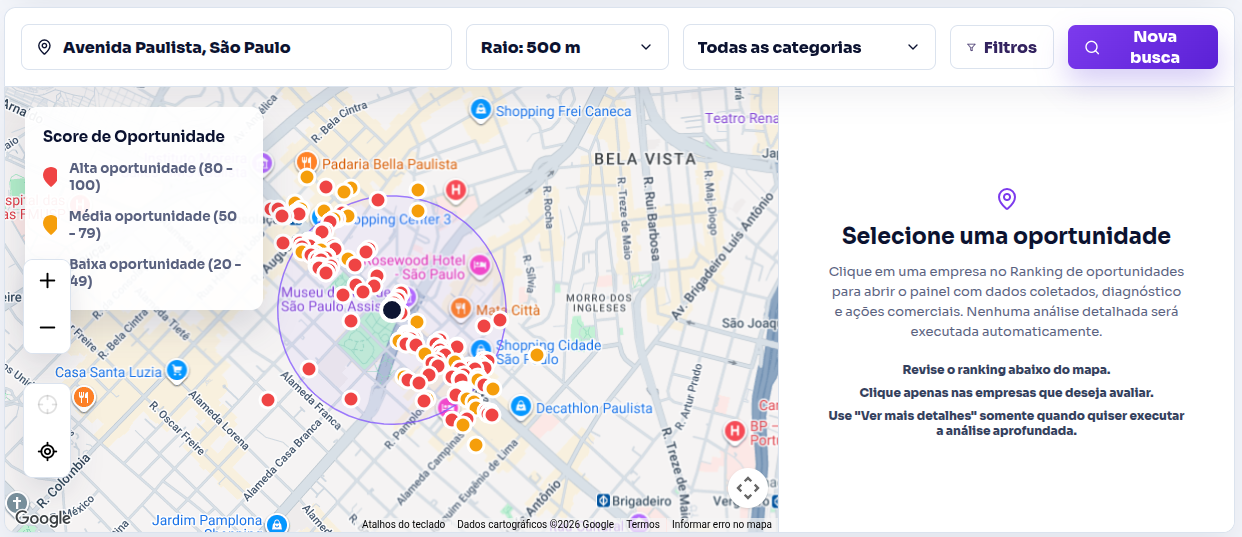 Mapa de Oportunidades com empresas locais marcadas por score e painel de detalhes do lead